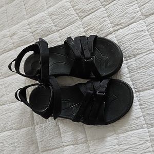 Black hiking sandals size 11.